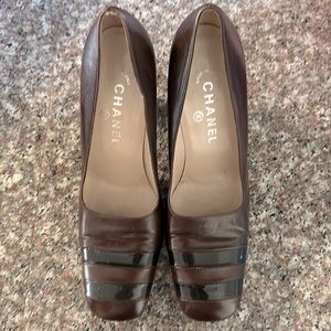 Chanel. Authentic Size 8.5 but fits 7 or 8 narrow.